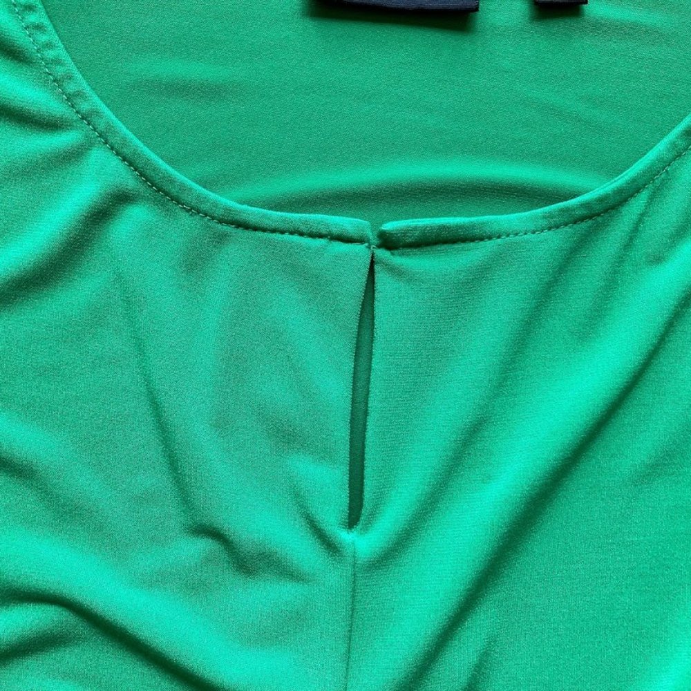 Green Top with Rouching Size Small - Picture 3 of 4